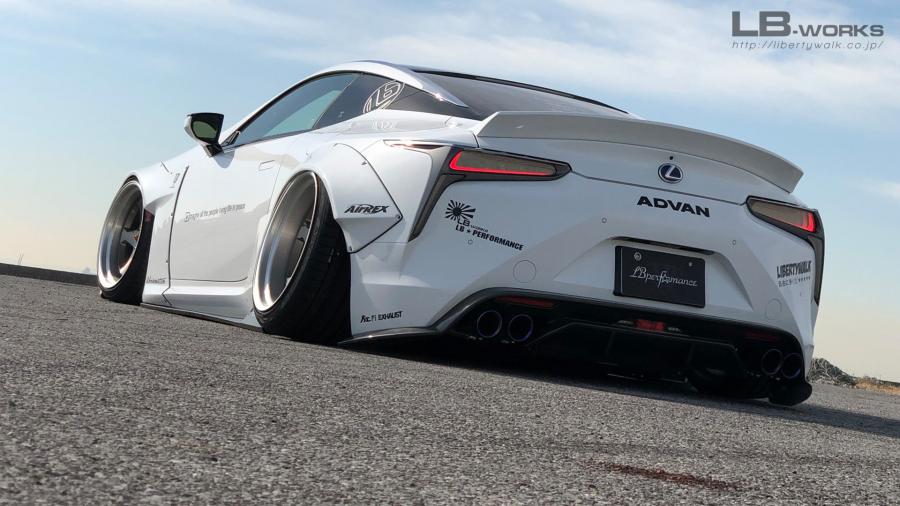  Lexus LC500 by Liberty Walk 2020 года  (фото 3 из 13)